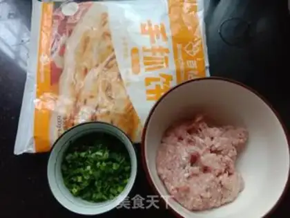 Make Onion pork cake step 0