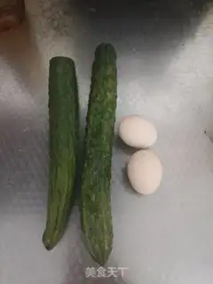 Make Simple cucumber fried eggs step 0