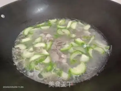 Make Skinny pork, liver and melon soup step 2