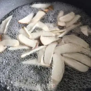 Make Five flowers with green pepper step 2