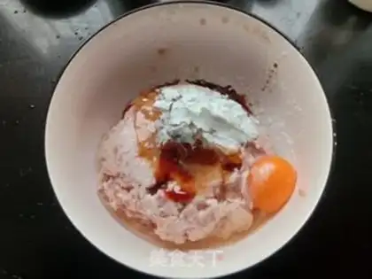 Make Carrot pork dumplings step 1
