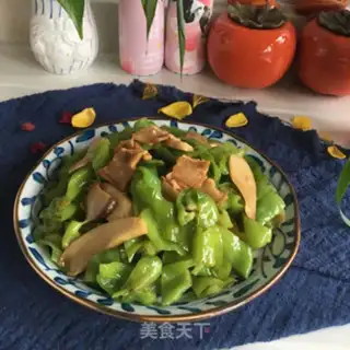 Make Five flowers with green pepper step 8