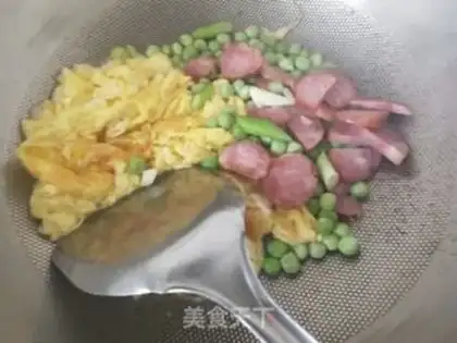 Make Peas fried sausage eggs step 2