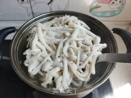 Make Carrot green peppers with white mushrooms step 2