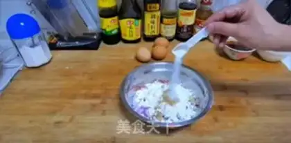 Make Onion ham eggcake step 1