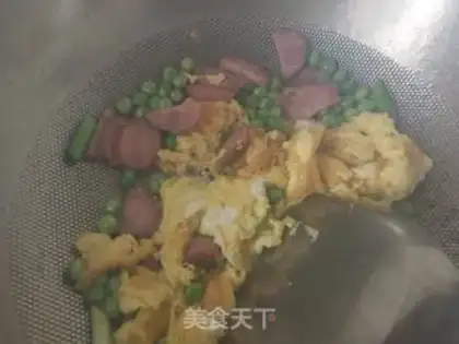 Make Peas fried sausage eggs step 3