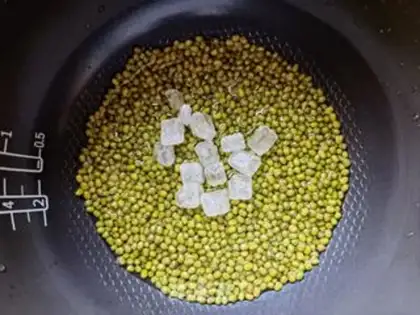 Make Sweet green bean congee step 2