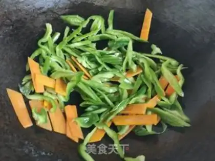 Make Carrot green peppers with white mushrooms step 4