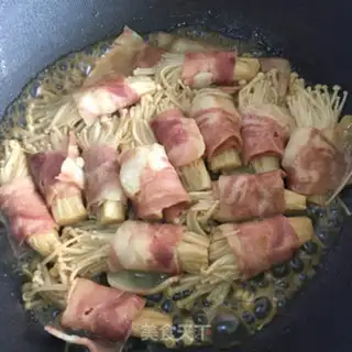 Make Bacon pins and mushrooms step 3