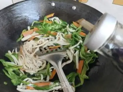 Make Carrot green peppers with white mushrooms step 7