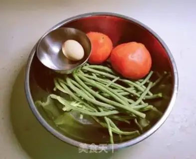 Make Tomato eggs and fried beans step 0