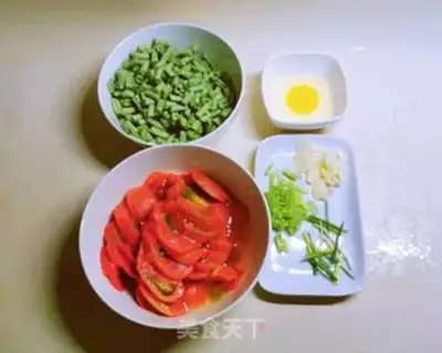 Make Tomato eggs and fried beans step 1