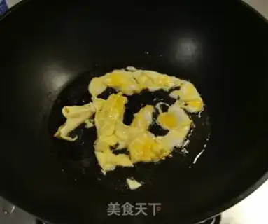 Make Tomato eggs and fried beans step 2