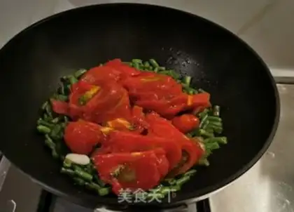 Make Tomato eggs and fried beans step 5