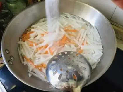 Make Big radish dumplings step 1