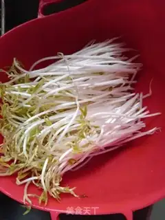 Make Saltwater green bean sprouts step 0