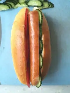 Make German sausage hot dog step 2