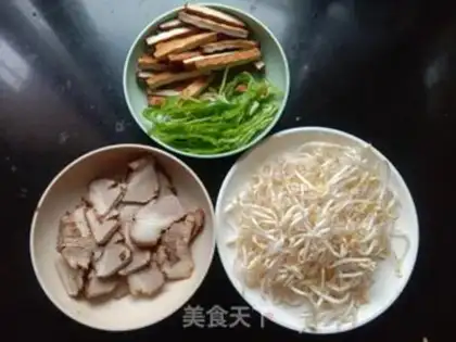 Make Smoky bean sprouts step 0