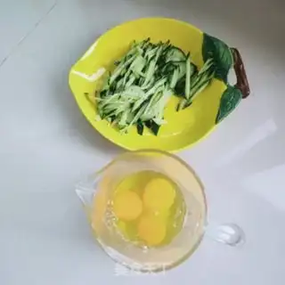 Make Cucumber egg rolls step 0