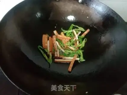 Make Smoky bean sprouts step 1