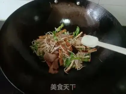 Make Smoky bean sprouts step 4