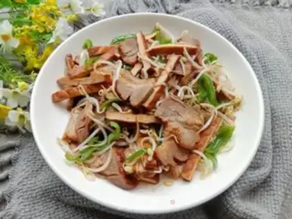 Make Smoky bean sprouts step 6