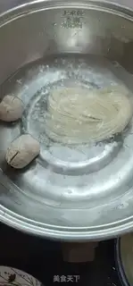 Make Meatball shrimp boiled noodles step 3