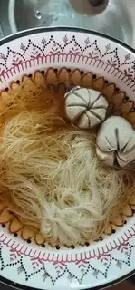 Make Meatball shrimp boiled noodles step 4
