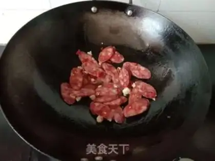 Make Onion fried sausage step 2