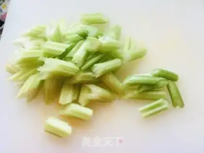 Make The celery makes white fruit step 0