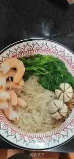 Make Meatball shrimp boiled noodles step 8