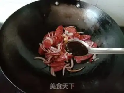 Make Onion fried sausage step 4