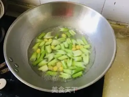 Make The celery makes white fruit step 3