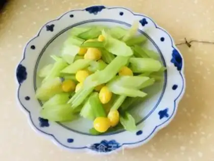 Make The celery makes white fruit step 4