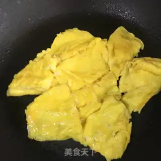 Make Tomato fried eggs step 3