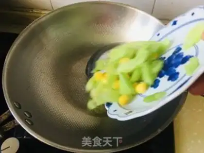 Make The celery makes white fruit step 5