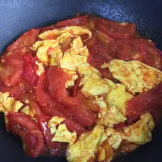 Make Tomato fried eggs step 5