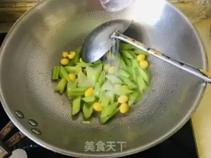 Make The celery makes white fruit step 8