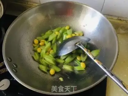 Make The celery makes white fruit step 11