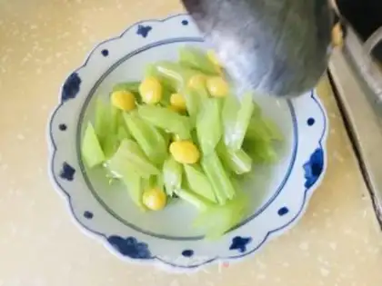 Make The celery makes white fruit step 12