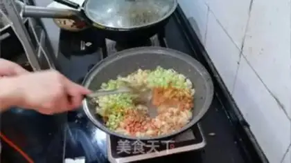 Make Squeeze eggs and fried rice step 5