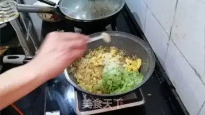 Make Squeeze eggs and fried rice step 6