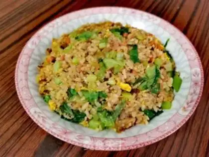Make Squeeze eggs and fried rice step 8
