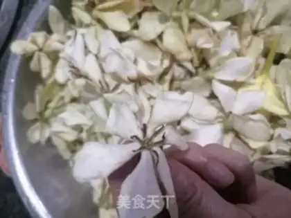 Make Fried roses step 0