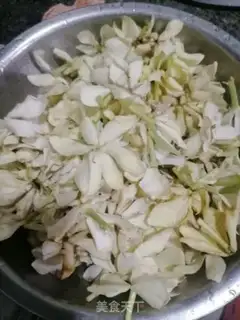Make Fried roses step 2