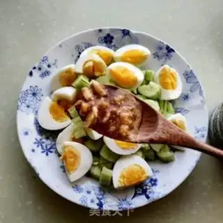 Make Garlic cucumber eggs step 10