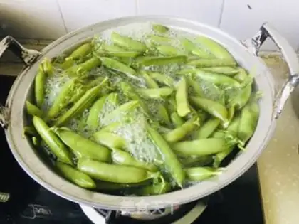 Make White water for peas step 3