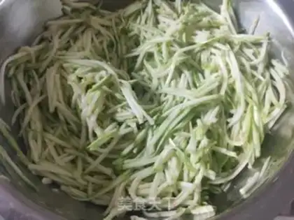 Make Snack shrimp in vase step 1