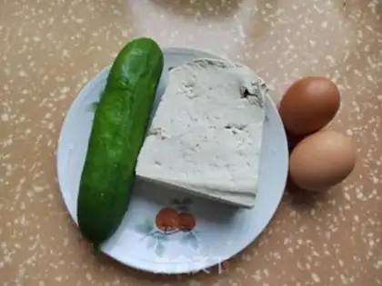 Make Cucumber tofu egg soup step 0
