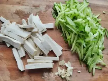 Make Cucumber tofu egg soup step 2